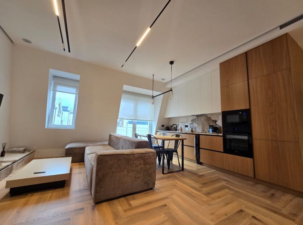 📍 TEG, Residence abitativo affittiamo 2+1+2 con garage