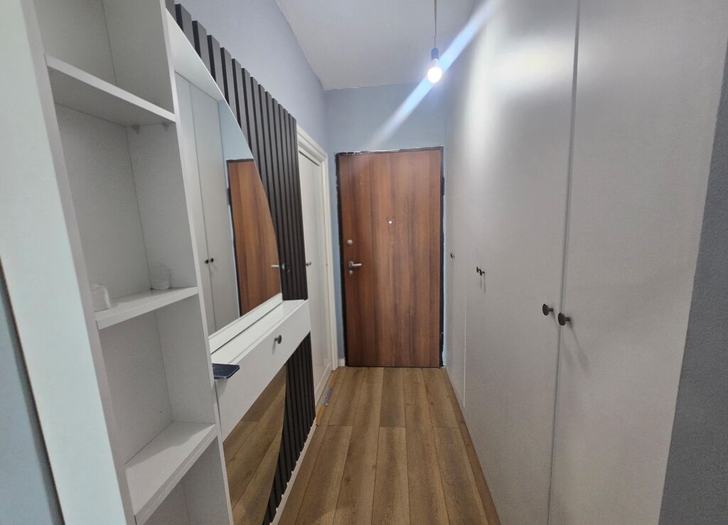 Apartament 1+1, Astir!