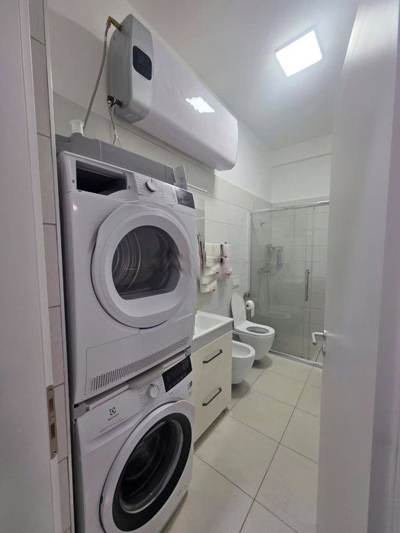 SHESIM APARTAMENT 2+1+2 &amp; POST PARKIMI PRANE PAZARIT TE RI