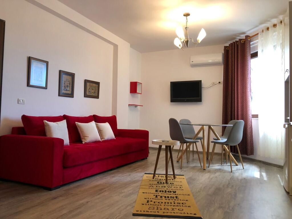 Jepet me qera garsoniere  te Condor center  