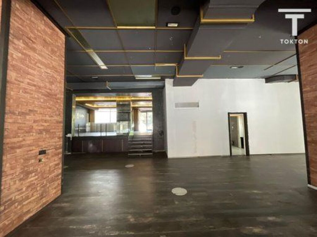 QIRA, AMBIENT BIZNESI, 21 DHJETORI, TIRANË