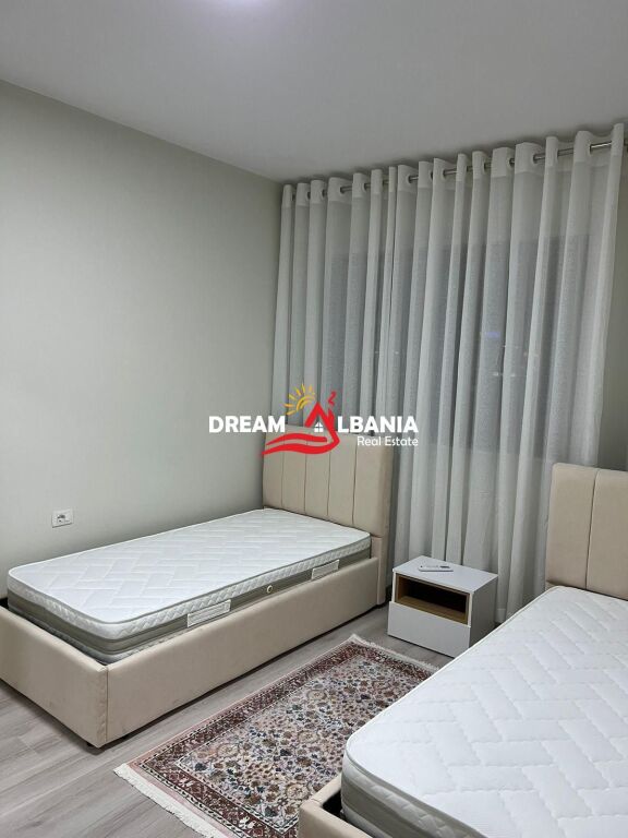 Jepet me qera apartament 2+1+post parkimi tek rruga e Durrsit prane Colosseo (ID 4219386)