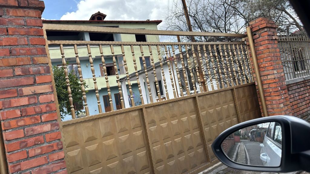 Jepet me qera shtëpi private 2+1 në Laprakë