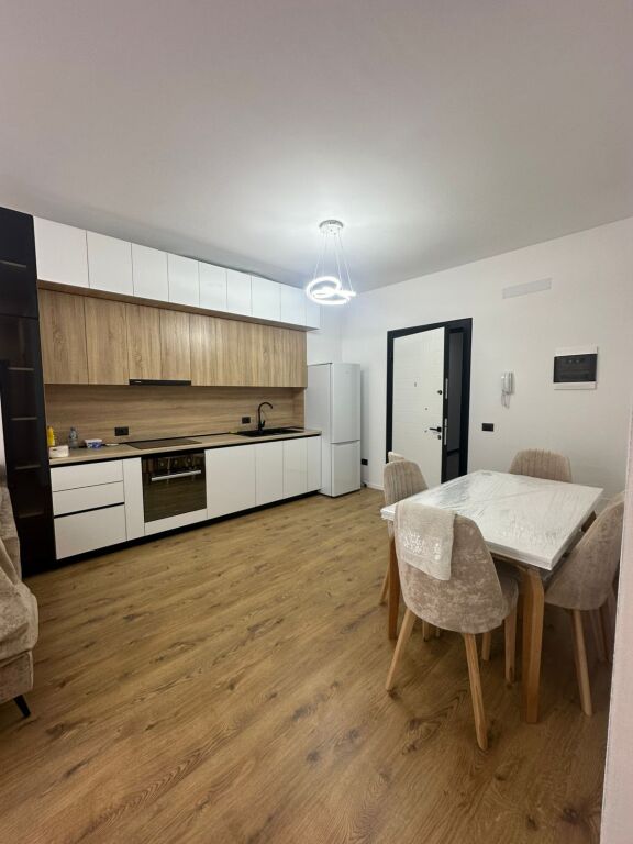 Apartament me qera 2+1+post parkimi