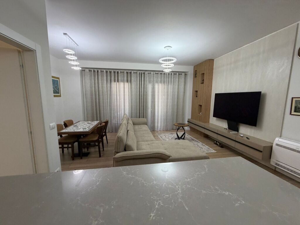 Apartament me qera