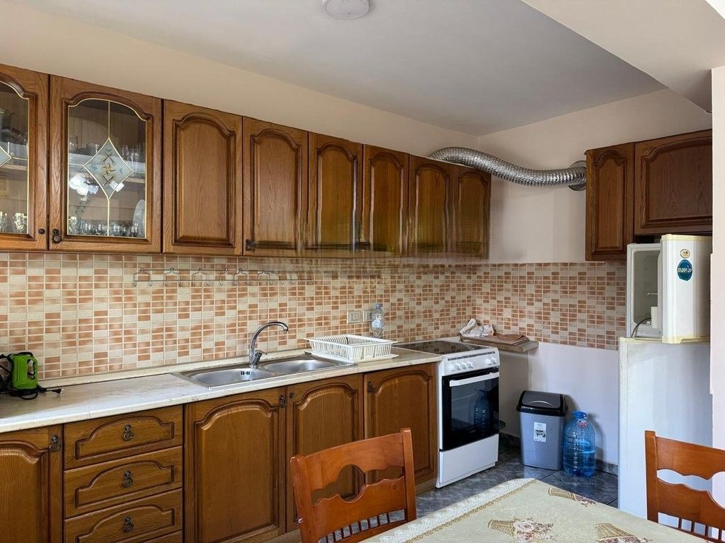 Jepet apartament 1+1 me qira në Ish-Bllok 600 € /Muaj