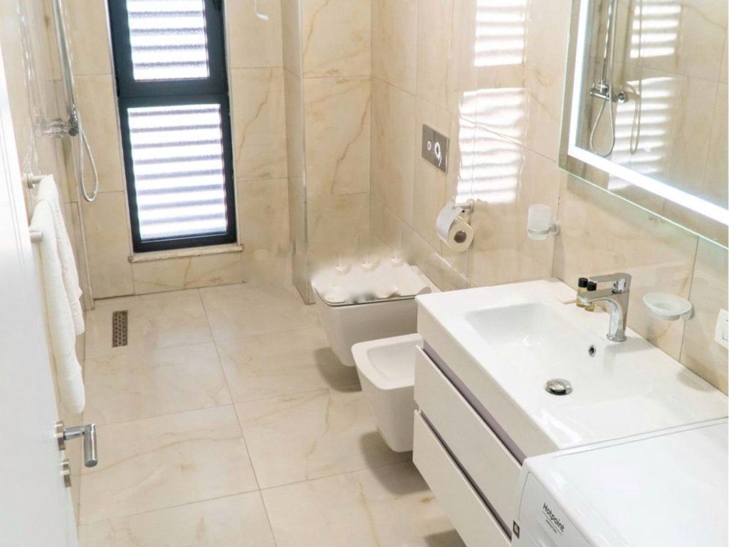 VIA DELLE BARRICATE, APPARTAMENTO 2+1+2+2 POSTI AUTO IN AFFITTO