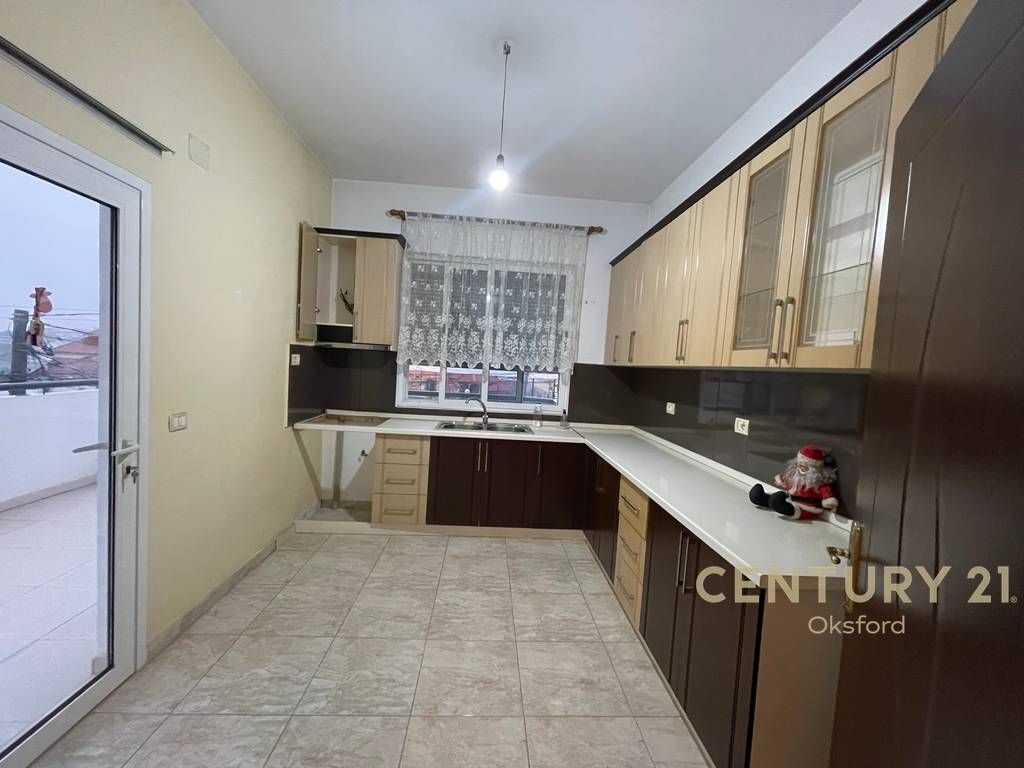 Apartament 3+1+2 per SHITJE ne Shkoze 197,000 €