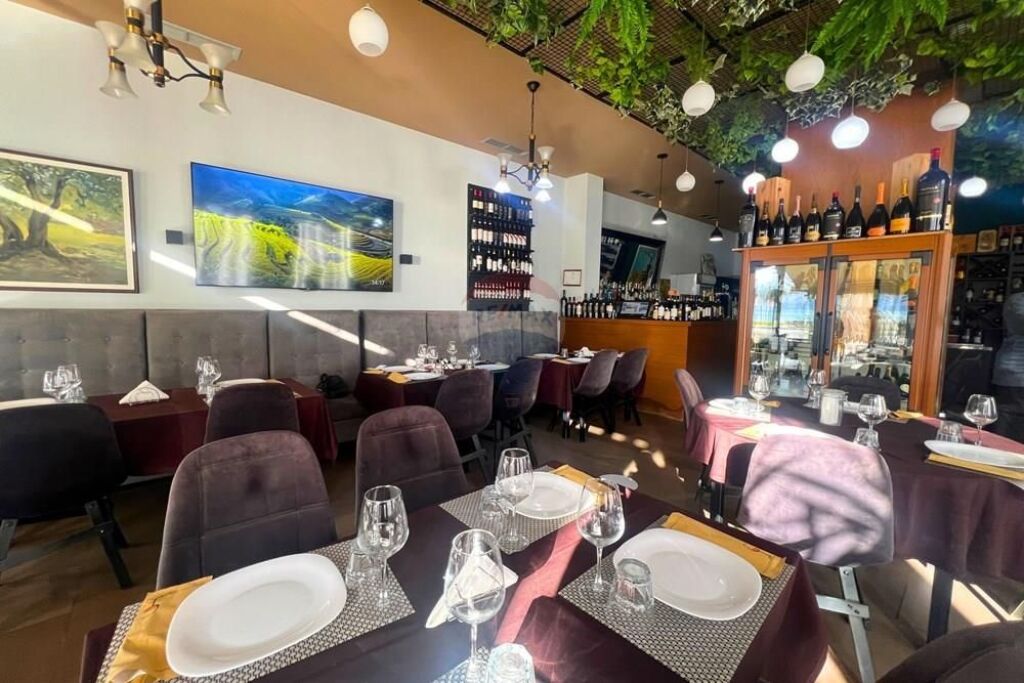 🍽️ Attività in Vendita – Ristorante in prima linea, Lungomare, Vlora