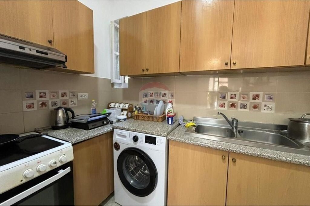 Monolocale in affitto – 150 m dal mare, Lungomare, Vlore (con luce e acqua pagate)
