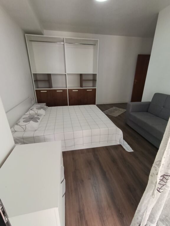 3+1+2 ME POST PARKIMI NE KOMUNE TE PARISIT ME QERA