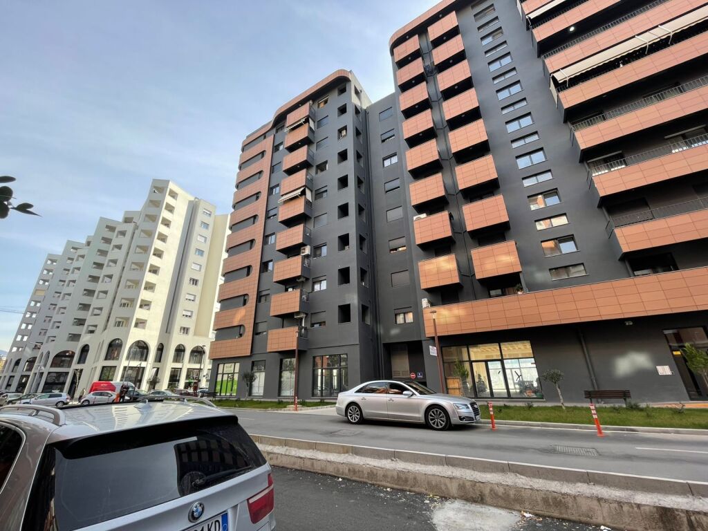 Ofrohet dyqan me qira