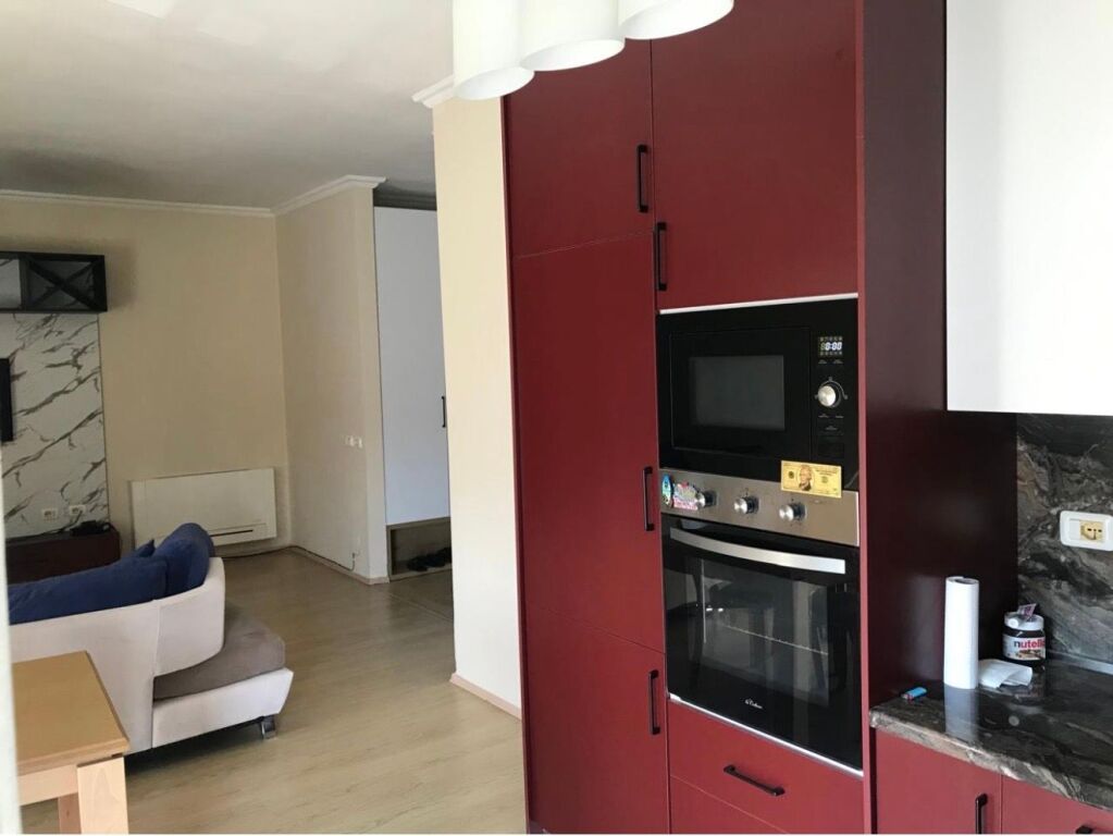 2+1,arredato al lago secco,fronte strada,700 mila lek