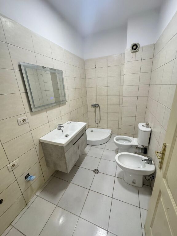 Shitet, Apartament 1+1, Unaya e Re, Tirane