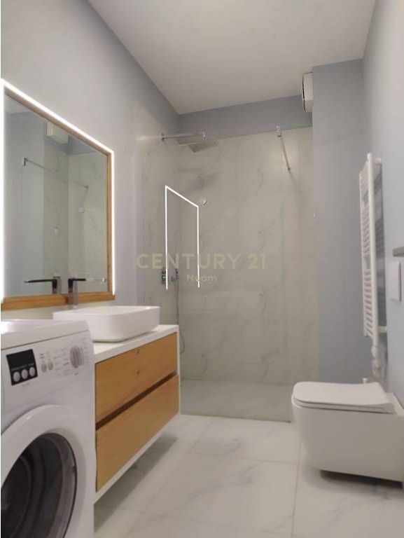 JEPET ME QIRA PENTHOUSE 3+1, KOPSHTI BOTANIK! 1,300 € /Muaj