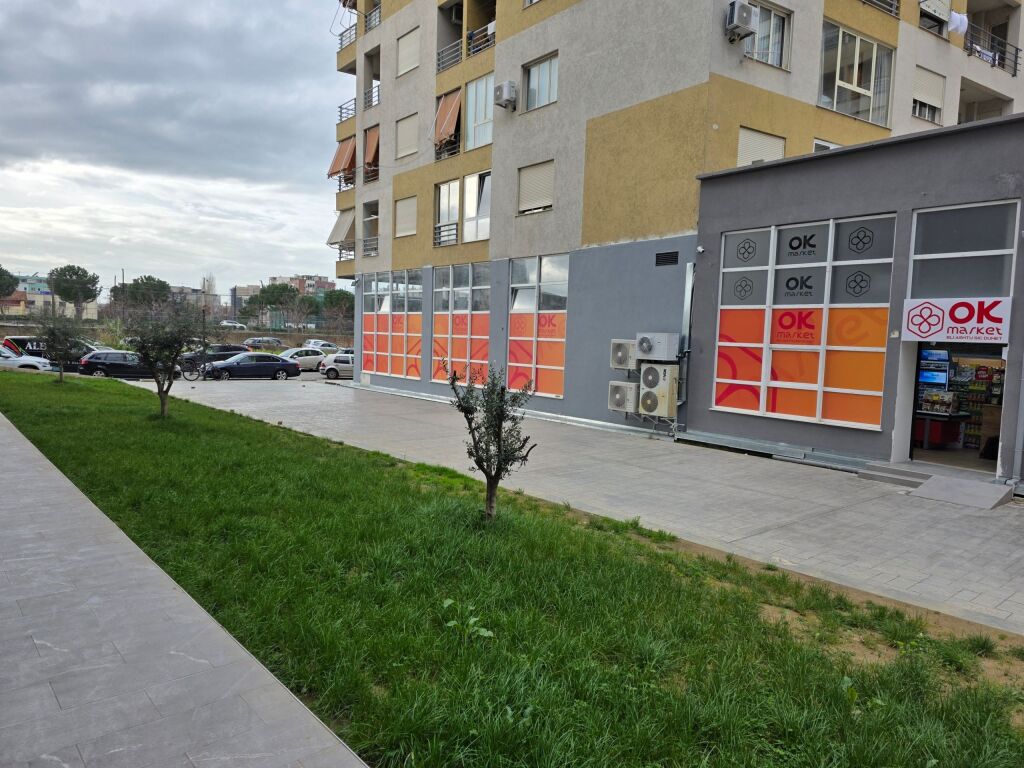 At the New Boulevard Shop for Sale at a Bargain Price, 2700 Euro/m2