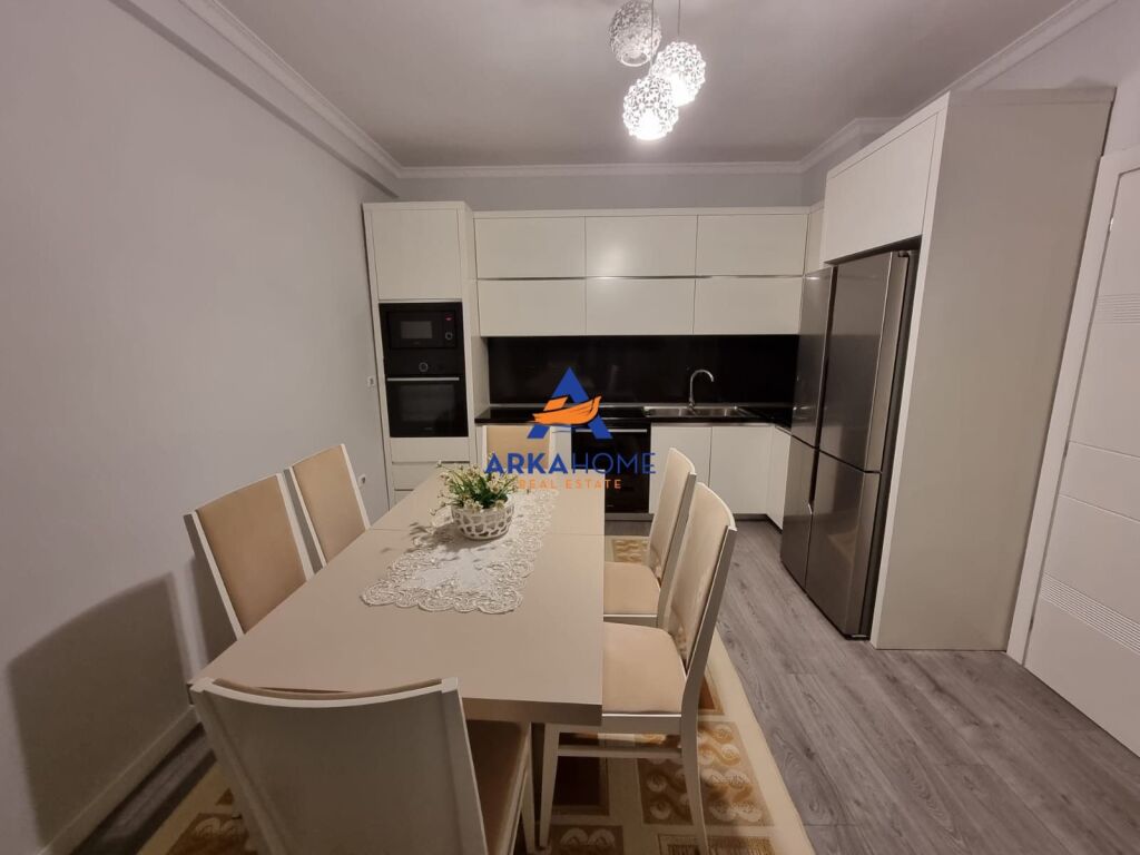 JEPET APARTAMENT ME QERA 2+1+2 + BALLKON "NE BULEVARDIN MIGJENI" 55.000 LEKE