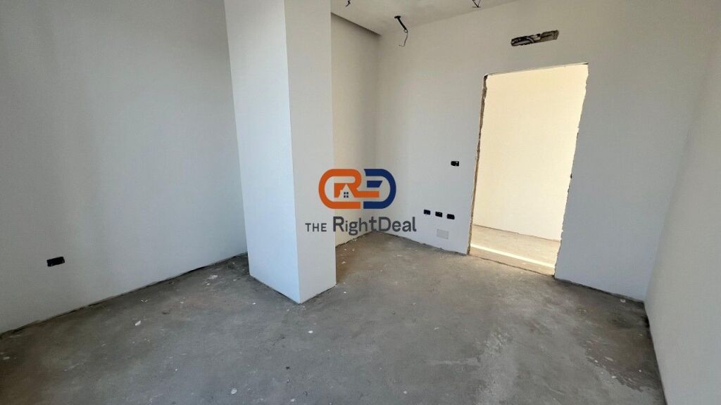 Vicino al Mercato Elettrico, Appartamento 2+1+2 con Veranda e Vista Fantastica in Vendita!!!