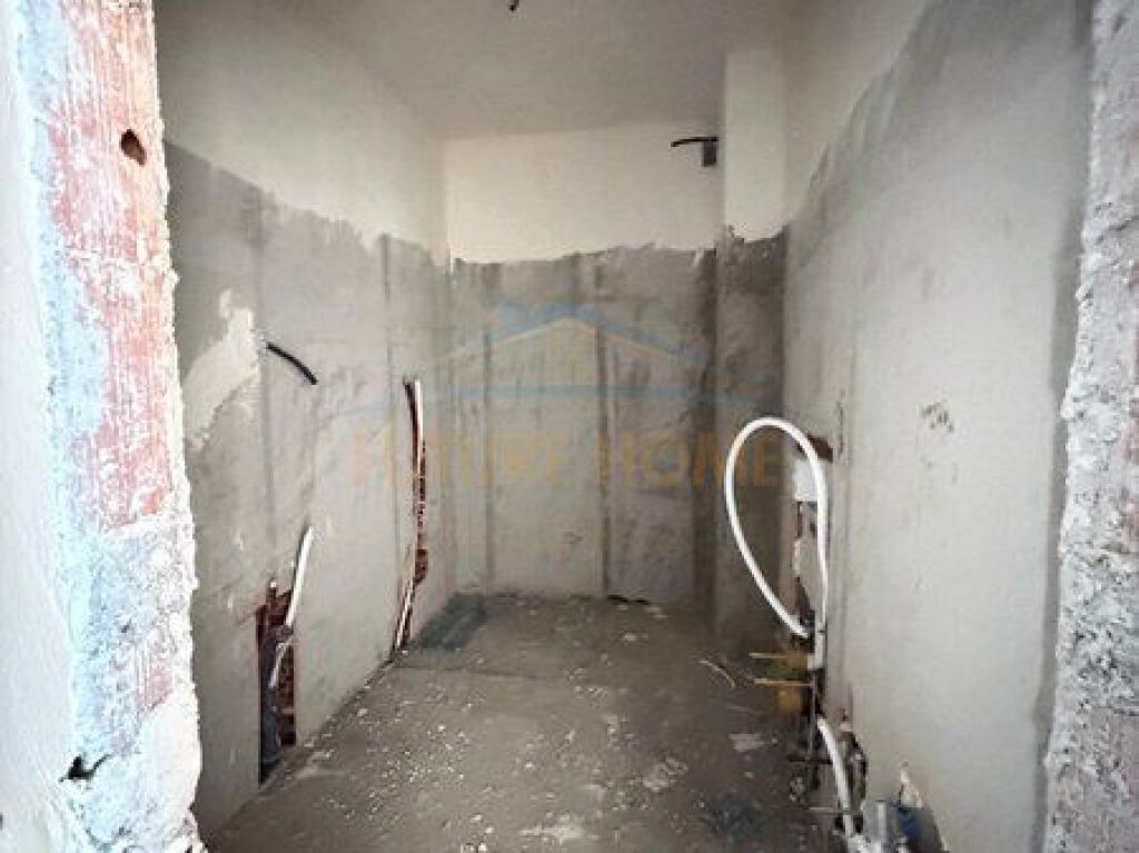 In vendita, Appartamento 2+1+2, Viale Bajram Curri.