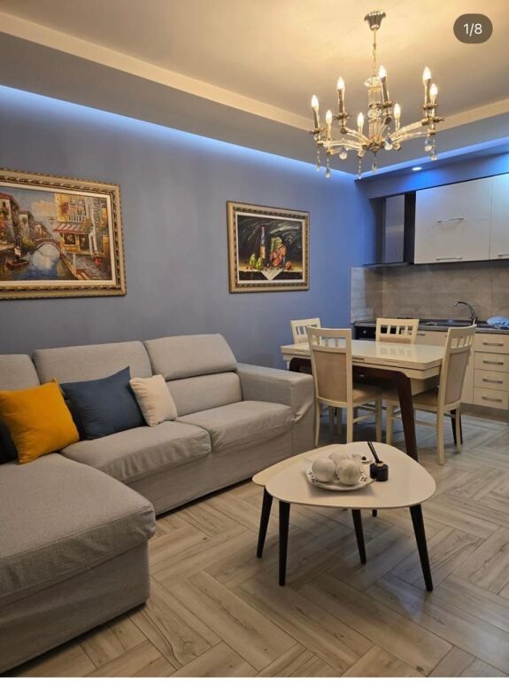 Jepet me qera 1+1 te restorant Durresi ashensor mobiluar parking 650 eu