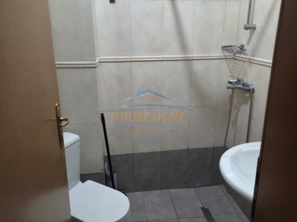 Shitet, Apartament 1+1, Rruga Tefta Tashko Koço, Tiranë.