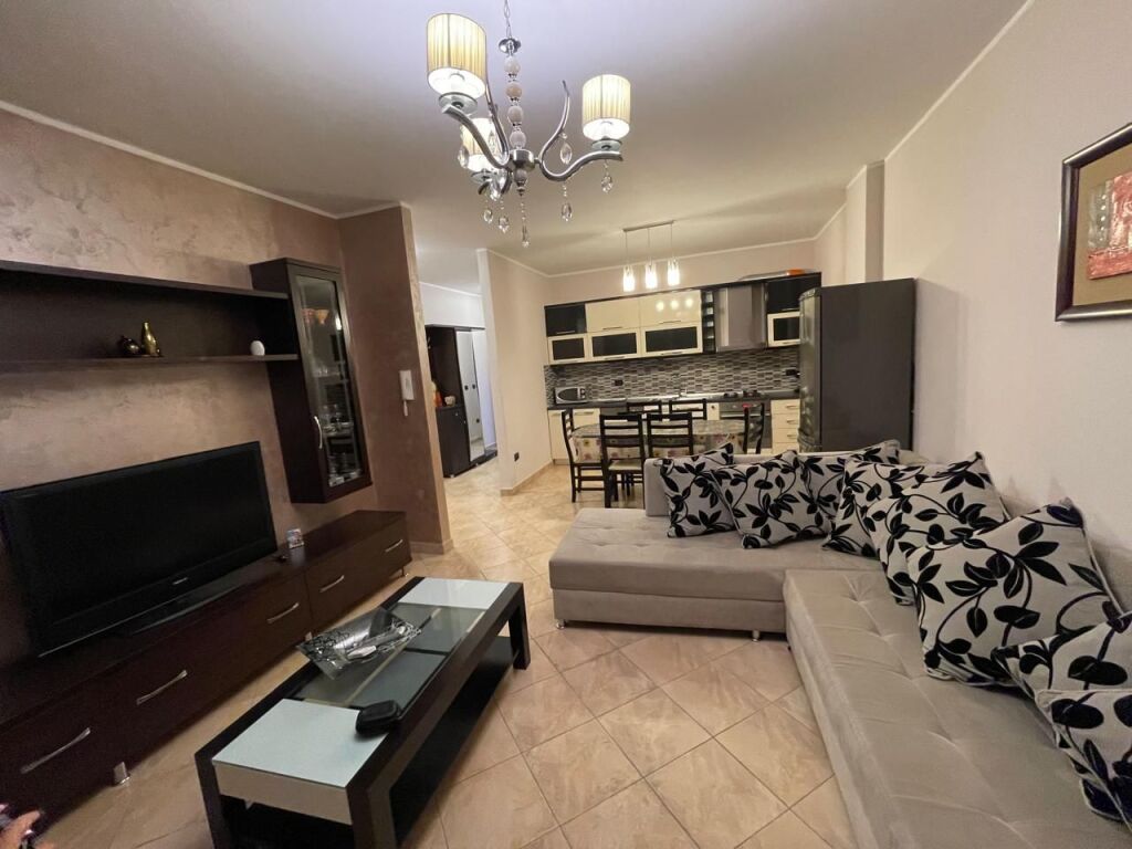 APARTAMENT ME QERA 2+1+2 XHAMLLIK 82.000 LEKE