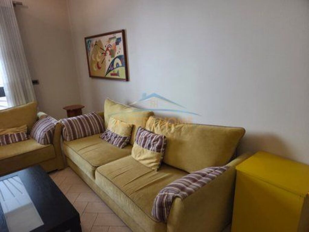 Shitet, Apartament 1+1, Rruga Tefta Tashko Koço, Tiranë.
