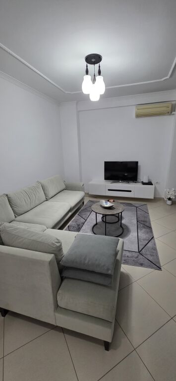 Jepet Me Qera Apartament 2+1+2 Tualete + 1 Ballkon