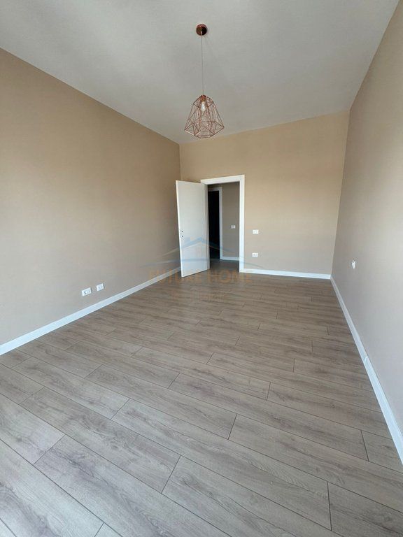 Shitet, Apartament 1+1, Sauk, Porta Tirana e Re, Tiranë.