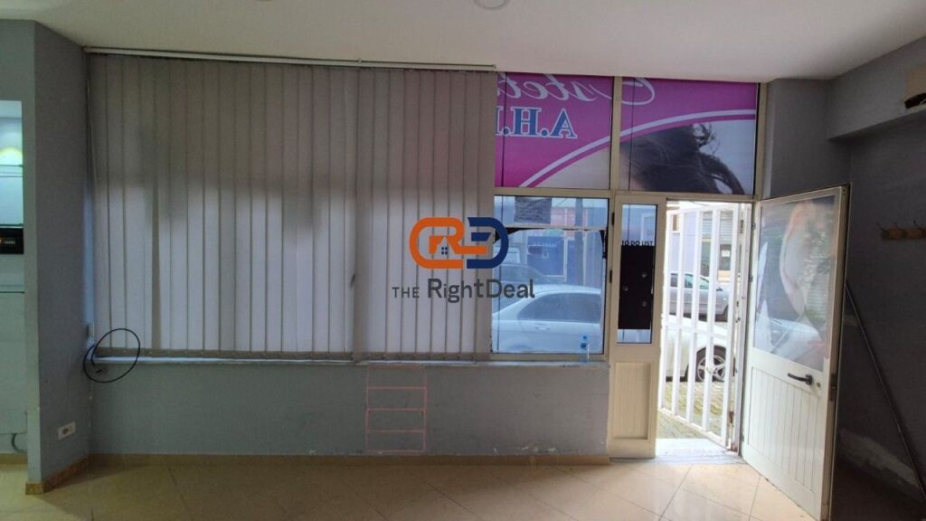 Near the "Andon Zako Cajupi" High School, Business Premises for Sale on the Ground Floor!!