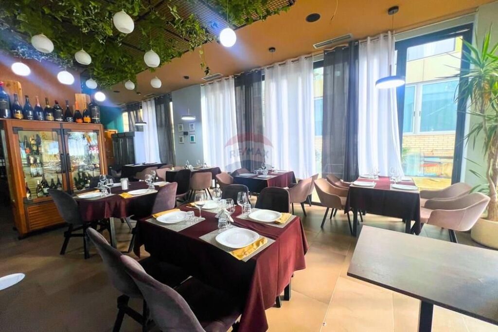 🍽️ Attività in Vendita – Ristorante in prima linea, Lungomare, Vlora