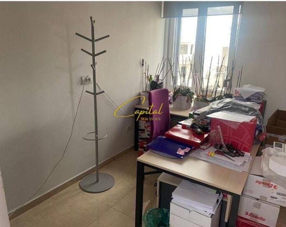 AMBIENT BIZNESI ME QIRA 106 M2 QENDER 140.000 LEKE