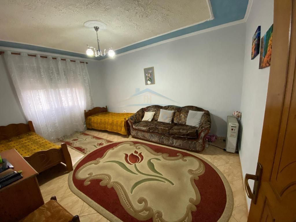 Shitet, Apartament 2+1, Kombinat, Tiranë. BLL64546