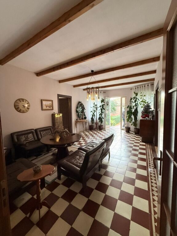 PRIVATE HOUSE FOR RENT AT THE NEW MARKET