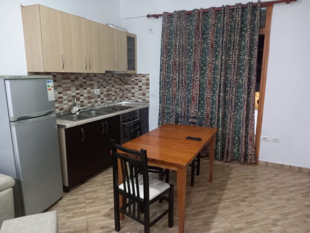 Apartament 1+1 me qera ne Astir tek Vila L