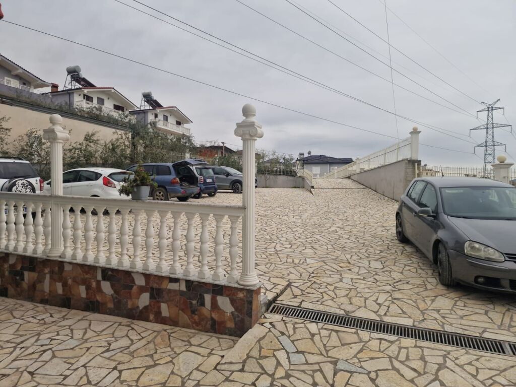 Eskluzive,Jepet me qera godine per bar-restorant-hoteleri ne Paskuqan