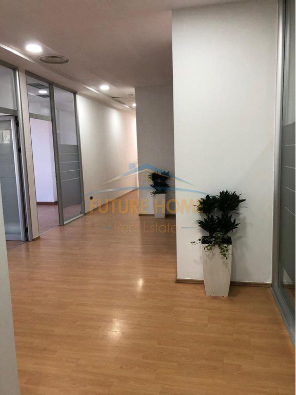 Qira, Ambient per zyra, Bulevardi Deshmoret e Kombit