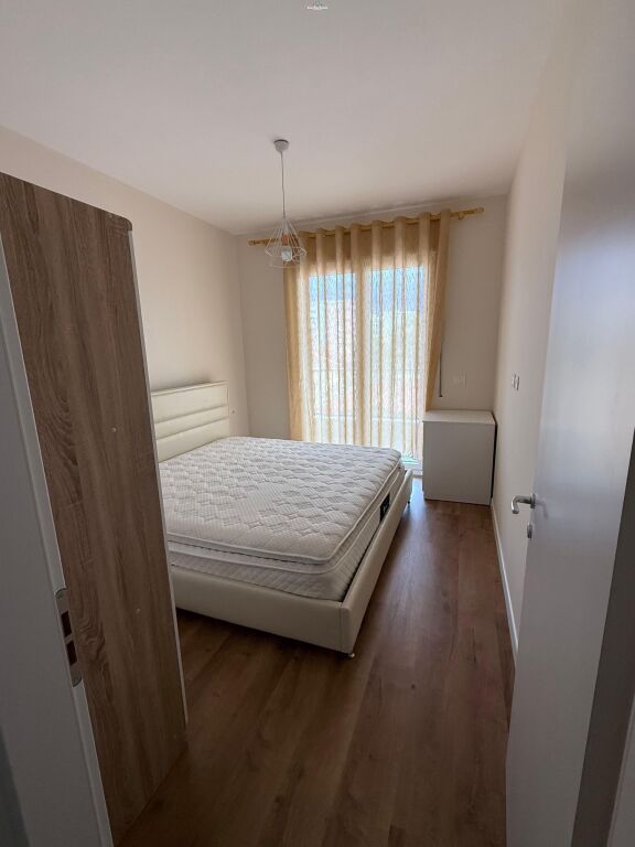 Apartament Me Qera 1+1 Ne 5 Maj ( ID B2101516) Tirane