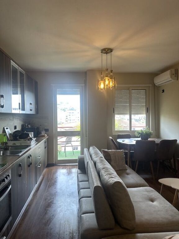 Shitet super apartment 1+1  ne Golem