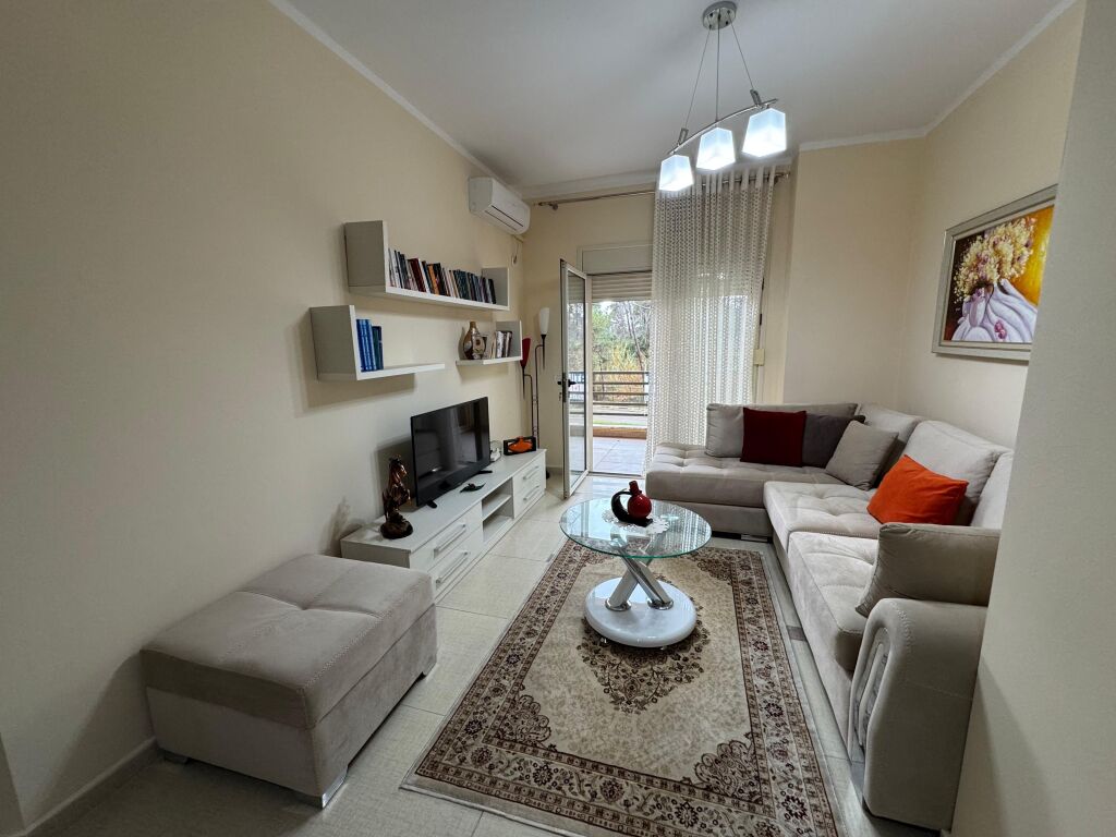 Shitet Apartament 1+1