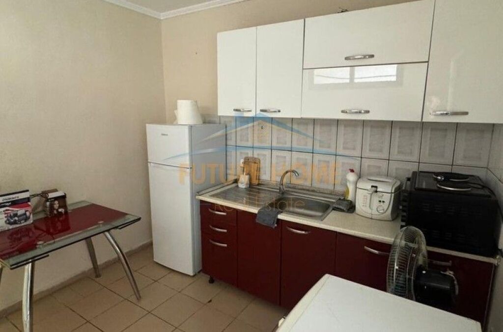Qera , Apartament 2+1, Rruga Kongresi i Manastirit , Tirane.
