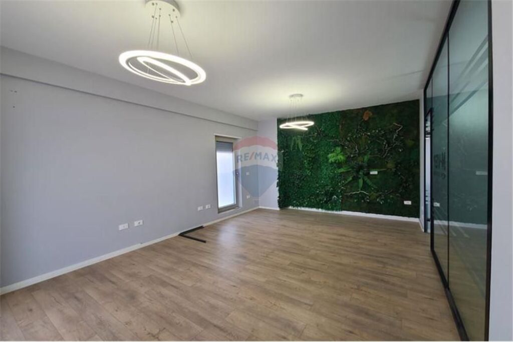 Business premises for rent behind Ring Center