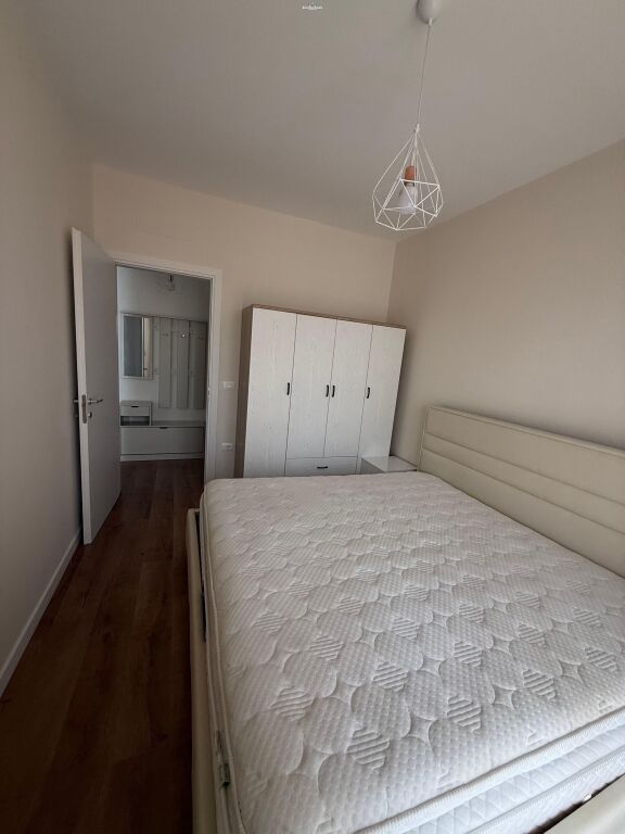Apartament Me Qera 1+1 Ne 5 Maj ( ID B2101516) Tirane
