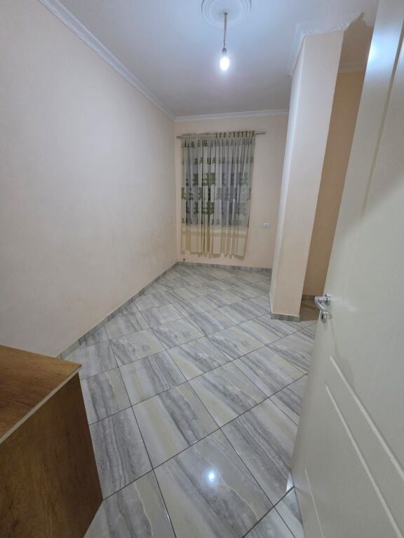 🏡 Jepet me qera apartament 1+1 në zonën e Spitallës  
