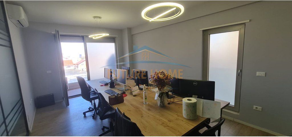 Qira, Ambient per Zyre, Zogu i Zi, Tirane !!