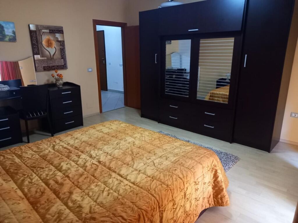 Apartament 2+1+2 me qira tek komuna e Parisit