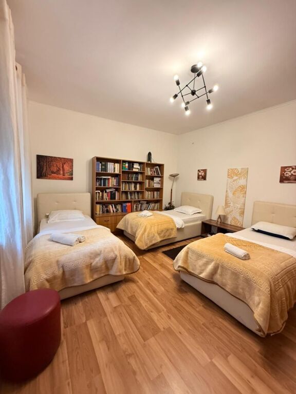 PRIVATE HOUSE FOR RENT AT THE NEW MARKET