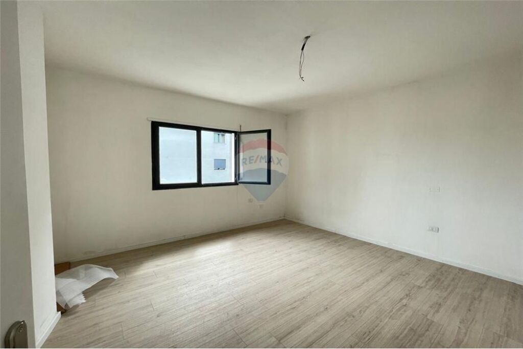 🏢 Apartament 2+1 për Shitje – pranë Bar Urban, Transballkanike, Vlorë