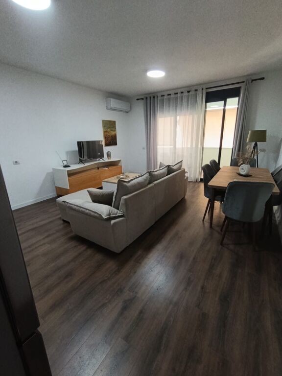 3+1+2 ME POST PARKIMI NE KOMUNE TE PARISIT ME QERA