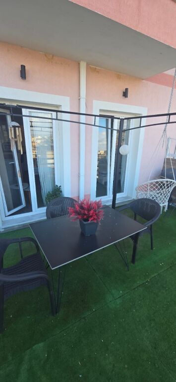 Jepet 1+1 me qra e mobiluar